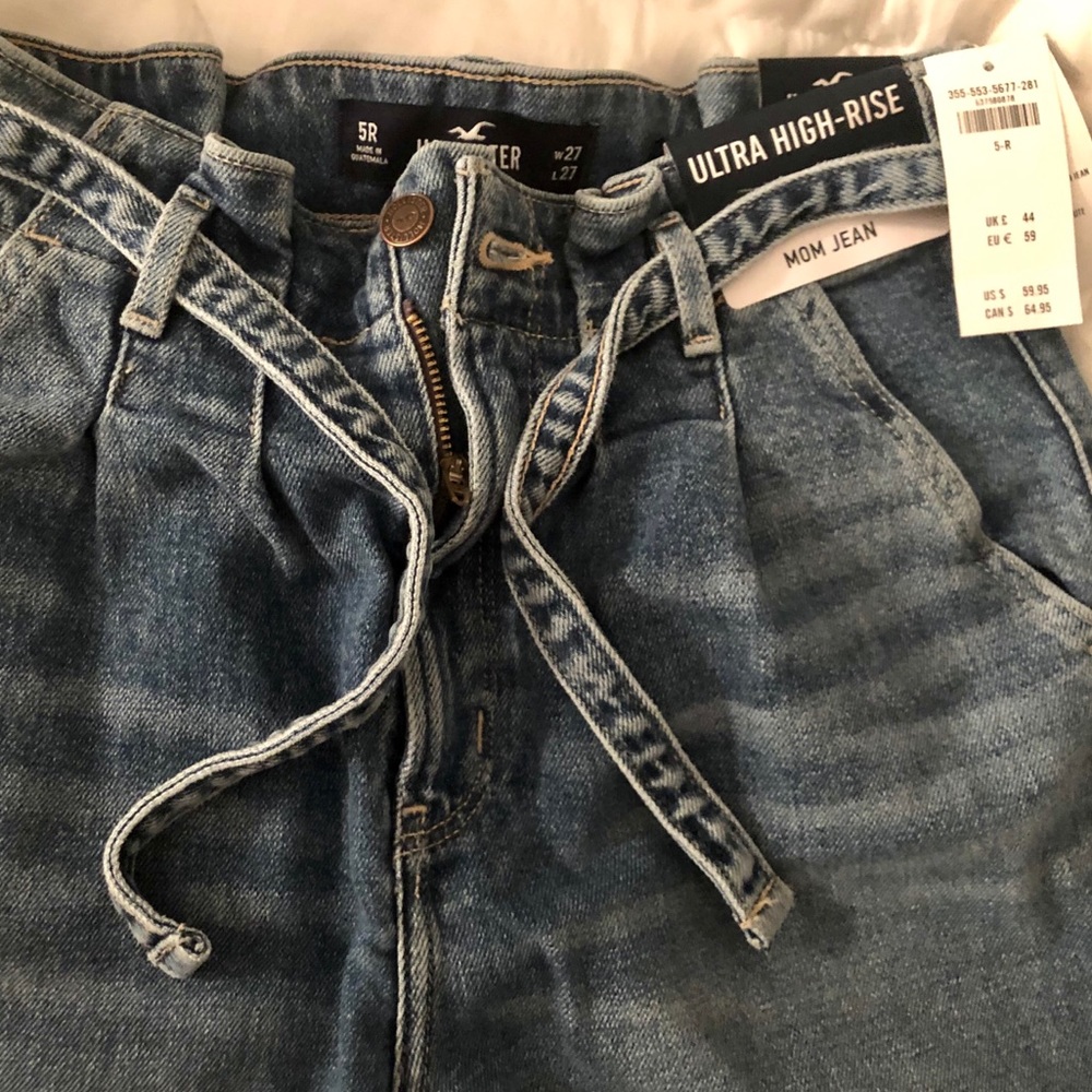Hollister High Rise Mom Jeans NWT